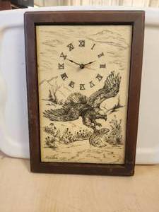 lot 250 image: Vintage Wildlife Alaska clock - Eagle and fish
