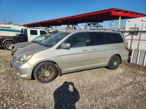 lot 5 image: 2006 Honda Odyssey Touring Van - Has key but no start Vin#5FNRL38806B109059 - Come and Preview - NO TITLE - Buyer will need to apply for lost or Bonded title. - SOLD AS IS