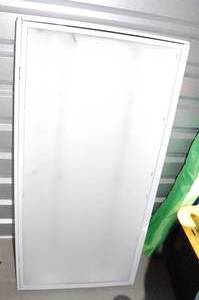 lot 26 image: Large LED Light Fixture