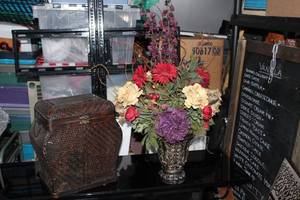 lot 46 image: Home Decor Items
