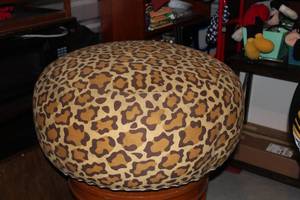 lot 38 image: Large Cheetah Print Pouf Ottoman