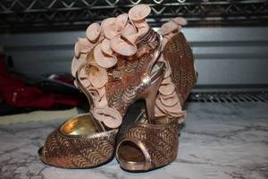 lot 10 image: Wild Rose Size 9 Heels, beautiful for Salsa Dance