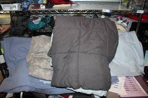 lot 11 image: Bedding Lot