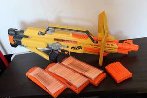 lot 76 image: Nerf Gun, Unused with extra clips as shown