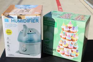 lot 85 image: Wilton 4 Tier Dessert Tower unused and Cool Mist Humidifier