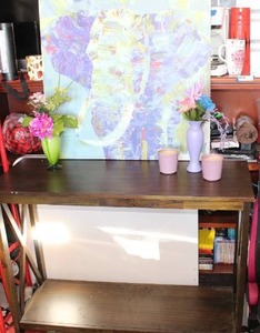 lot 68 image: Sofa table and contents