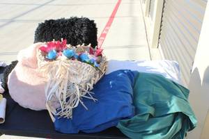 lot 74 image: King Size Sheet Sets, Wicker Heart with Floral arrangement and Fluffy Pillows