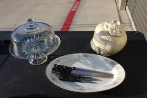 lot 66 image: Vintage Serving Dishes