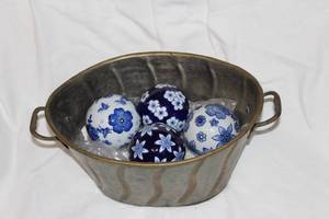 lot 132 image: Porcelain Decoration Balls in style as shown