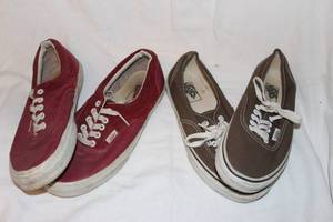 lot 139 image: two Pair Mens Vans Sizes 9-9.5