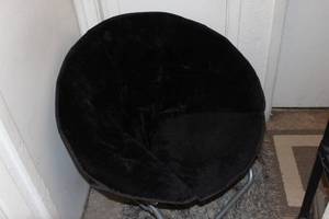 lot 141 image: Foldable Black Papasan Chair as Pictured