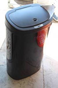lot 168 image: Mainstains automatic Kitchen trash can pictured as shown