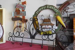 lot 171 image: Various Holiday outdoor plaques