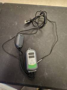 lot 8 image: InkBird plug and play Thermostat - temperature controller.