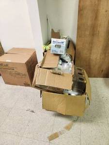lot 61 image: Mixed lot of items