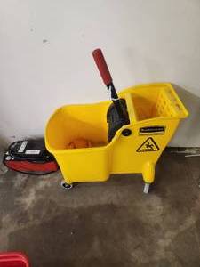 lot 125 image: Rubbermaid mop bucket and bucket