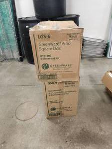 lot 132 image: Greenware 6 square 4 compartment containers (300) and 6 square lids (300)