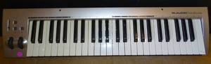 lot 7 image: M-Audio KeyStudio 49 Key USB Keyboard ML03-00295