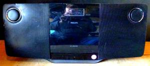 lot 13 image: Philips DCM27837 Micro Hi-Fi System Dock with CD for iPodiPhone - SOUNDS AMAZING