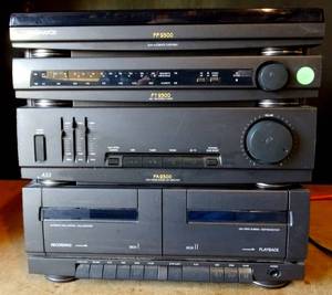 lot 33 image: Magnavox FP FT FA 9300 Turntable Stereo Amplifier Tuner Cassette Player $$$