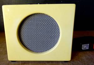 lot 81 image: SoundTech AMP 3 Portable Guitar Amplifier & Music Station