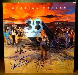 lot 82 image: RARE AUTOGRAPHED ALBUM - 38 SPECIAL SPECIAL FORCES HAND SIGNED BY DONNIE VAN ZANDT, DON BARNES, & LARRY JUNSTROM $$$