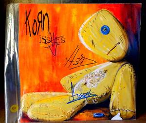 lot 89 image: RARE AUTOGRAPHED 12 ALBUM DISPALY - KORN ISSUES HAND SIGNED BY HEAD & JONATHAN DAVIS MUNKY $$$