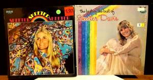 lot 186 image: LOT OF 2 VINTAGE ORIGINAL ALBUMS FEATURING SKEETER DAVIS