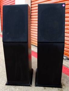 lot 271 image: RARE BIG $ FIND - VINATGE TOBY D-61 FLOOR SPEAKERS IN VG CONDITION