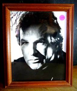 lot 280 image: AUTHENTIC AUTOGRAPH - 8 X 10 FRAMED UNDER GLASS - ACTOR DANNY AIELLO