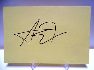 lot 318 image: HAND SIGNED INDEX CARD (4X6) BY ACTOR ASHTON KUTCHER OF THAT 70S SHOW TV SERIES