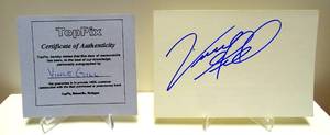 lot 319 image: HAND SIGNED INDEX CARD (3X5) BY COUNTRY MUSIC SUPERSTAR VINCE GILL WCOA