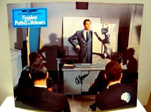 lot 328 image: AUTOGRAPHED VINTAGE MOVIE LOBBY CARD 11 X 14 - DEAN JONES SIGNED THAT DARN CAT (FRENCH EDITION) 1965