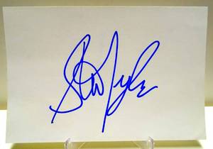 lot 335 image: RARE HAND SIGNED (4 X 6) INDEX CARD BY MUSICAL LEGEND - STEVEN TYLER , LEAD SINGER OF AEROSMITH $$$