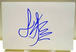 lot 343 image: HAND SIGNED INDEX CARD (4X6) BY RAP SINGERTV CELEBRITY - LIL KIM