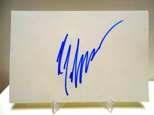 lot 367 image: HAND SIGNED INDEX CARD (3X5) BY SUPERSTAR ACTRESS RENEE ZELLWEGER