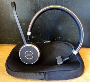 lot 380 image: JABRA PRO WIRELESS BLUETOOTH HEADSET WITH MICROPHONE & STORAGE BAG