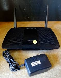 lot 389 image: Linksys EA8500 Max-Stream AC2600 MU-MIMO Smart Wi-Fi EA8500