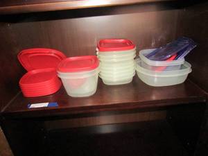 lot 22 image: Various lot of Tupperware with lids, all sizes