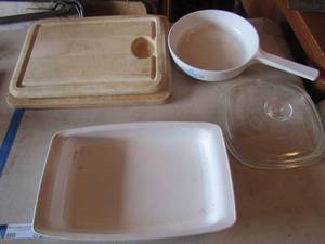 lot 29 image: Corning baking dish 148, glass lid, Range topper corning pot 9 round, 2 wooden cutting boards