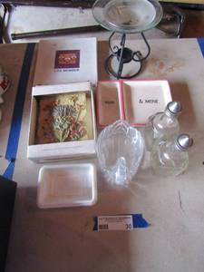 lot 30 image: Vintage soap dish, glass swan, wall plaque and more