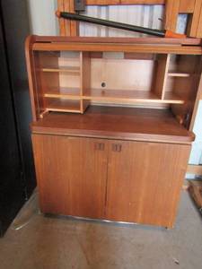 lot 2 image: 453421 vintage roll front desk, double bottom doors, mint condition