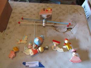lot 39 image: Irma Nursery music mobile for above the baby crib, vintage but still works