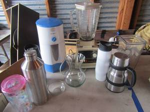 lot 44 image: Ice tea maker by mar coffee, Oster blender, various cups and vases