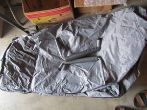 lot 47 image: Serco hard top jeep rack, also there is a grey jeep top cover