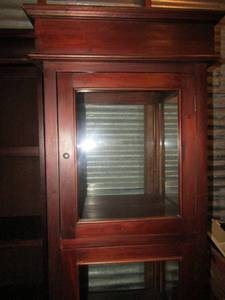 lot 9 image: Solid wood clear glass round 3 tier cabinet, 3 doors to open for insert of items in display case. Footed 782323