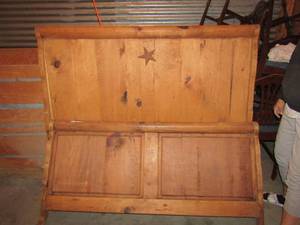 lot 60 image: Full size HB& FB with western star dcor wooden, very nice