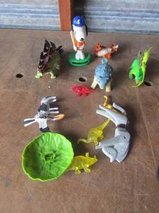 lot 94 image: Misc. kid toy lot of dinasours and more