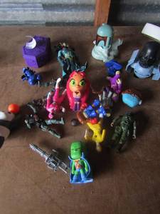 lot 95 image: Kids toy lot of army men, Star wars and much more