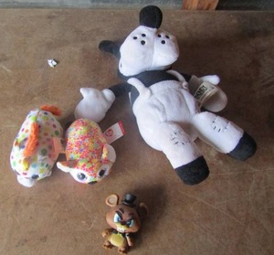 lot 103 image: Bendy plush toy, 2 ty star plush toys, 1 rubber mouse toy